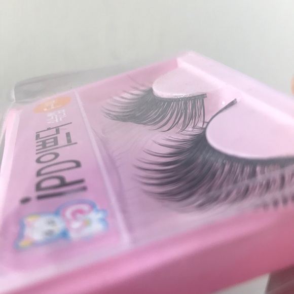 Natural Lashes - Picture 2 of 2